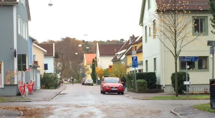 TRAFIKUTREDNING ÖSTRA KÅLLTORP 9/14 Figur 9 Befintlig utformning längs Råstensgatan, delen Sanatoriegatan- Virginsgatan.