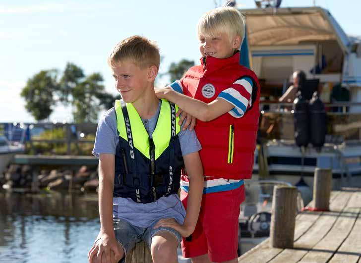 FLYTKLÄDER SURF & TURF JUNIOR Tuff seglarväst i dunvästdesign.