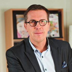STYRELSE, LEDANDE BEFATTNINGSHAVARE OCH REVISORER NOTER Ledande befattningshavare MARCUS STRÖMBERG Född 1967. Verkställande direktör för koncernen sedan 2005.