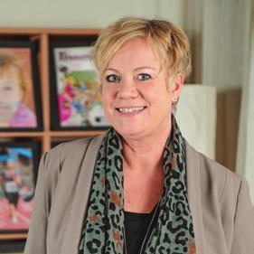 Aktieägande i bolaget: 23 990 aktier samt 52 000 teckningsoptioner. PAULA HAMMERSKOG Född 1962. Kommunikationsdirektör sedan 2012. Kommunikationschef på konsultbasis sedan 2009.