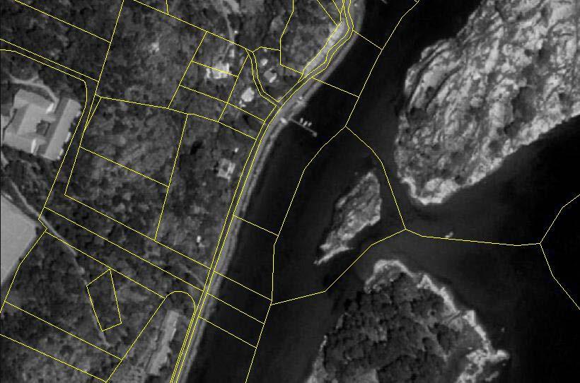 samt området är redan ianspråktaget (bebyggt så sent som 1995). Ortofoto 1960 Växthus + bostad Ortofoto 1995 - Bostad Bedömning Inlämnade skisser är identiska med vad som redovisats 2011.