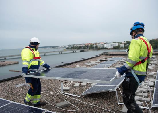 5 000 nya solpaneler på taken. Årsproduktionen motsvarar den årliga förbrukningen i 60 eluppvärmda egnahemshus.