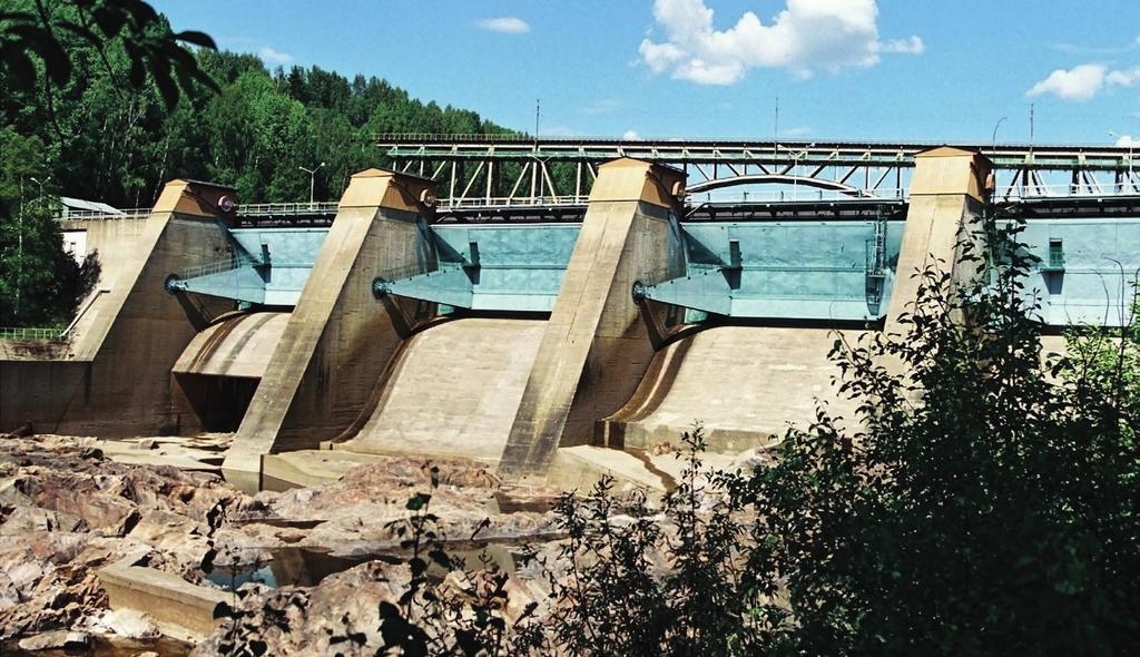 Igensättning av dränage under betongdammar. Forsmo kraftvek i Ångermanälven.