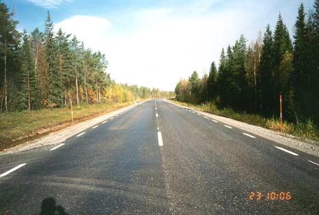Bild 30 Överkalix Nybyn. Körriktning mot Nybyn. Hösten 1998. Bild 31 Överkalix Nybyn.