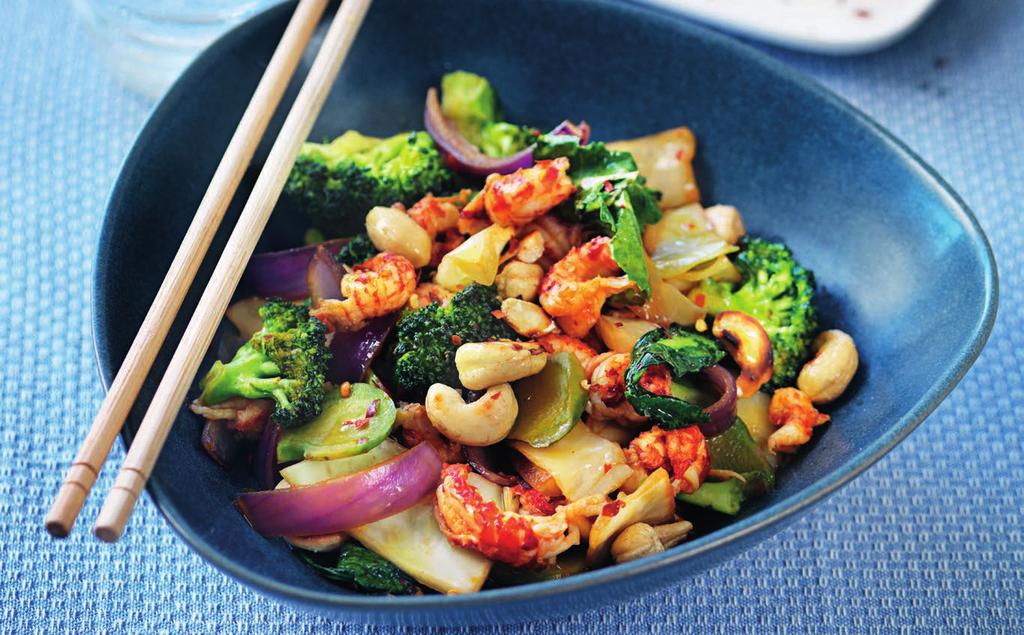 RECEPT 2 25 min 307 kcal/port Fett 28% Kolhydrater 53% Protein 19% Wok med kräftstjärtar Färgglad wok med rödlök, broccoli och kräftstjärtar.