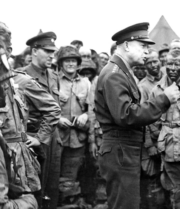 LAGBYGGAREN Enade styrkorna inför D-dagen Eisenhower i samtal med