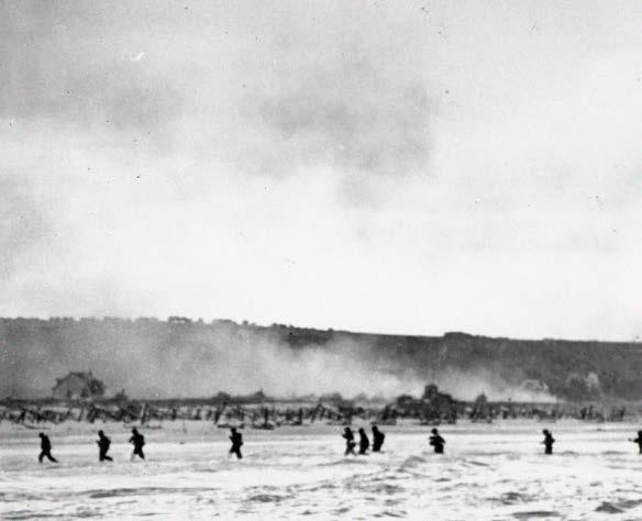 dwight D Eisenhower KEYSTONE/GETTY Amerikanska soldater vadar iland från en LCTbåt (Landing Craft Tank) på Omaha Beach vid 16-tiden på D-dagen. till Frankrike.