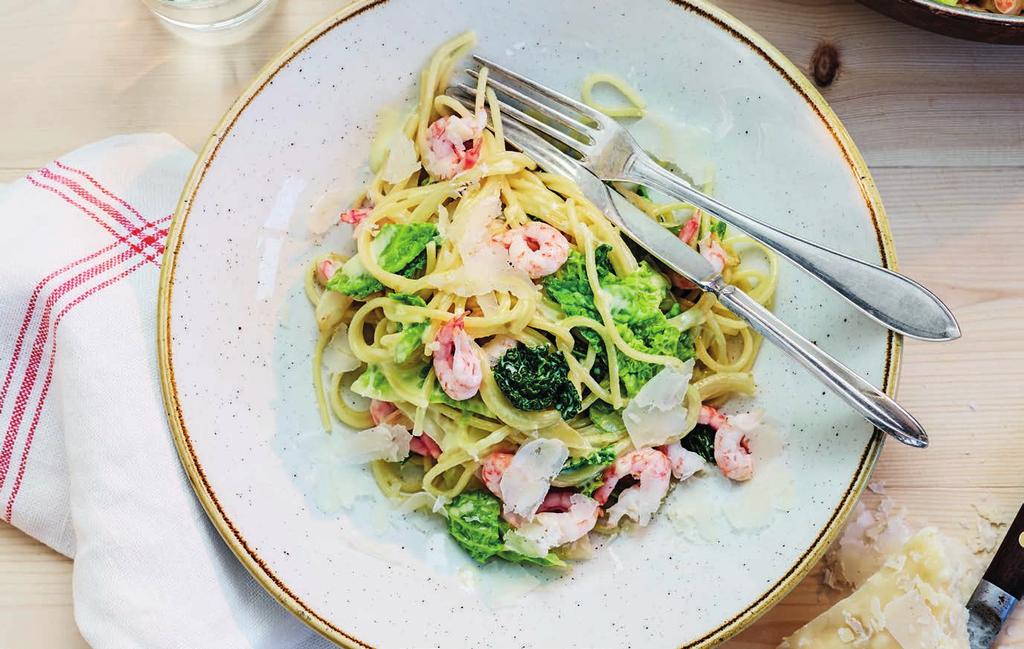 RECEPT 1 20 min 805 kcal/port Fett 45g Kolhydrater 65g Protein 33g Vitlöksdoftande pasta med räkor och fänkål Härligt krispig pasta med räkor och vitlök.