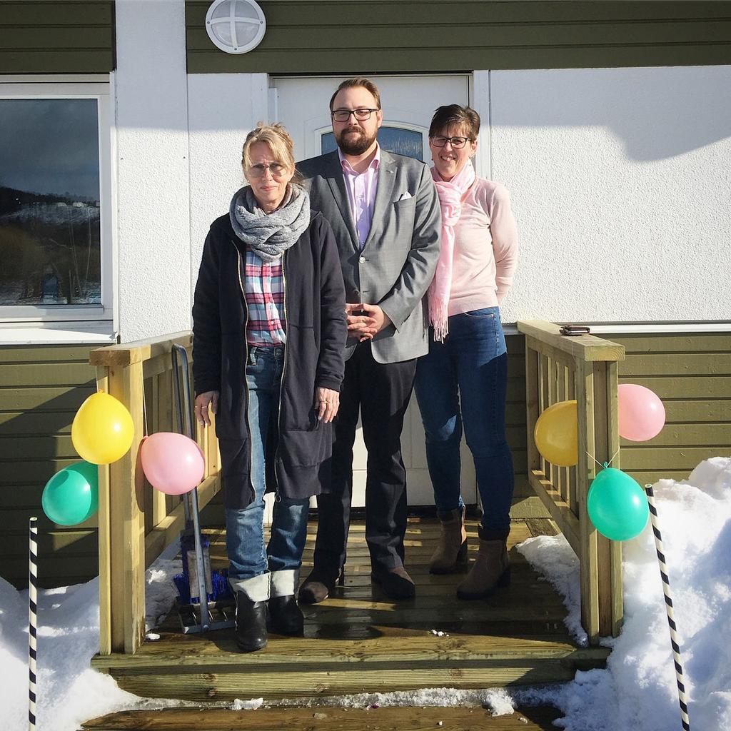 pappersfakturor, såväl kund- som leverantörsfakturor, inom ekonomiavdelningen.