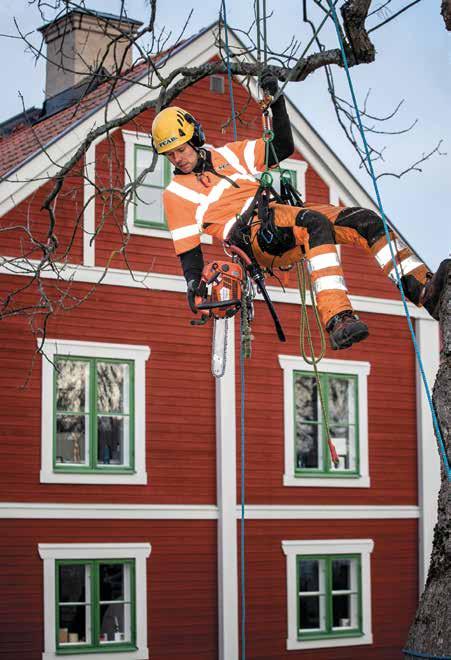 Fram komligheten för räddningstjänsten är starkt begränsad i stadsdelen och byggnadernas tekniska brandskydd varierar.