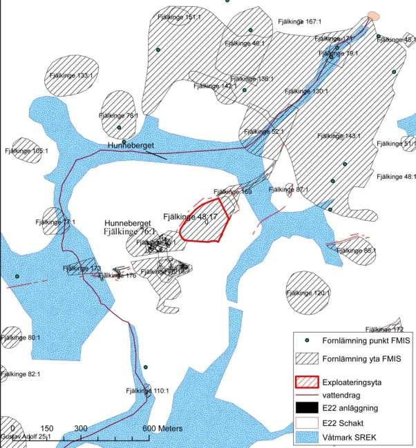 Figur 3. Registrerade fornlämningar i området kring UO. Våtmarker markerade på Skånska Rekognosceringskartan inlagda.