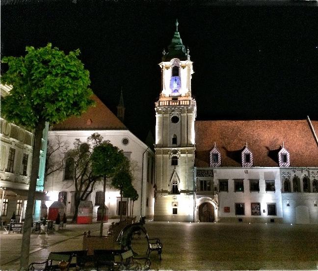 Kväll i Bratislava. Publikationer och hemsida E.C.C.O. strategiska plan och strategiska plan och implementering hade publicerats och presenterades för delegaterna.