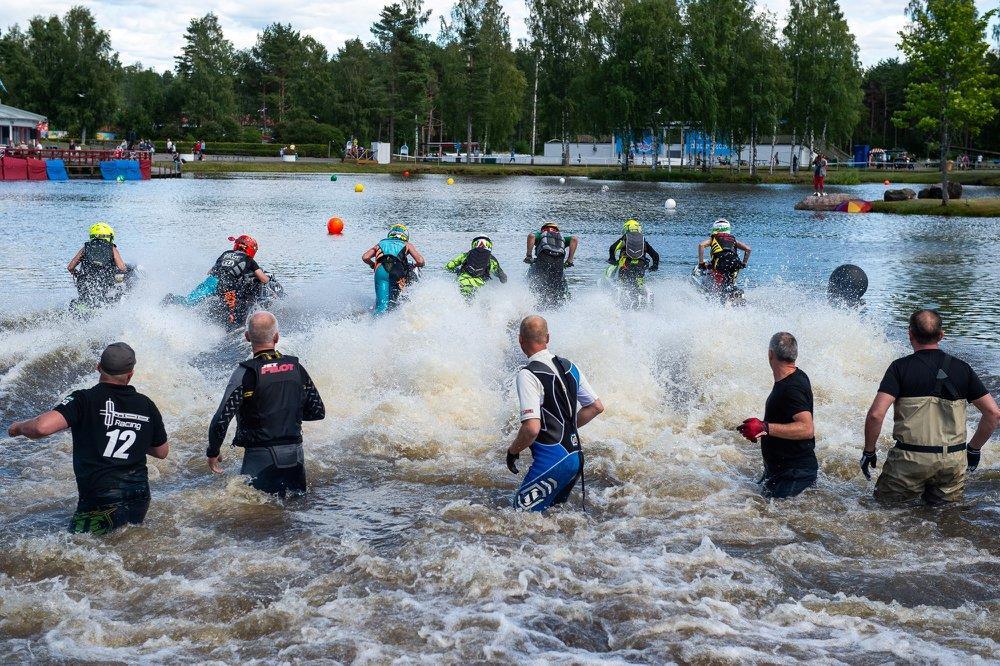 INBJUDNINGSTÄVLINGAR OCH SVENSKA CUPEN I oktober 2017 arrangerade Östhammars SS inbjudningstävlingen Östhammars GP mot Cancer där överskottet gick till Cancerfonden och Rosa Bandet.