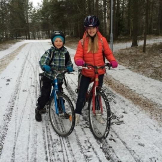 Vintercykling för barn Det har inte gjorts särskilt mycket forskning om cykling i vinterklimat och studier om aktiva skoltransporter under vinterförhållanden saknas helt.