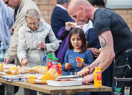 12 S HYRESGÄSTUNDERSÖKNING 2018 Här finns något för alla. Klätterställning, gungor, bekväma utemöbler, en skuggande pergola och en platsbyggd grill.