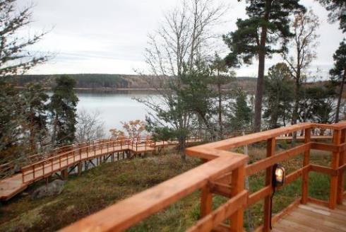 Välkommen på invigningen av Ulvhälls hällar i Strängnäs. Onsdag 9 maj Nordiska Konstförbundet har byggt en 500 meter lång promenadslinga. Följ rampen som startar intill Ulvhälls Herrgård.