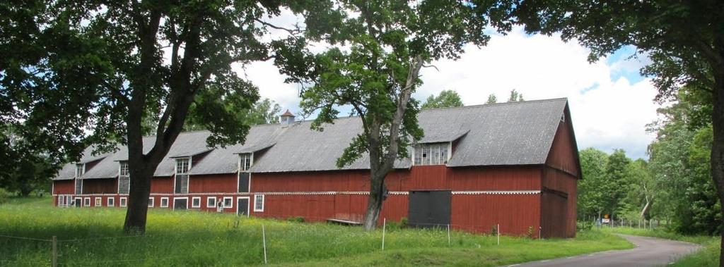 Man kan också se hur den byggts till med en större loge