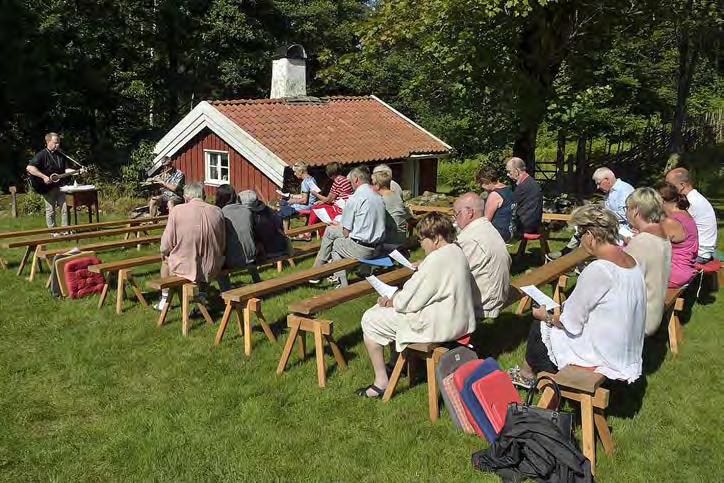 Allsång i Levins loge i Backa blev även i år en mycket lyckad tillställning. Thore Olofsson, Jerry Rudenwall och Tomas Arvidsson fick bra fart på allsången. Julia Frölich bjöd på nyckelharpa och fiol.