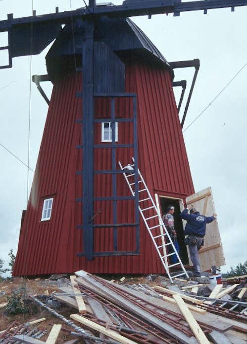 Arbetena snart klara. Ställningen är riven och dörrarna monteras. Avvikelser från arbetsbeskrivning Inga. Uppföljning av antikvarisk målsättning De antikvariska målen har uppnåtts.