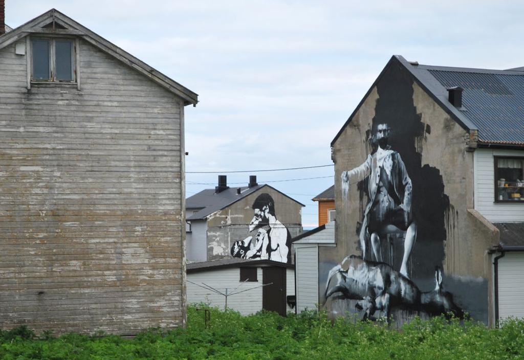 Redan på kartan är Vardø en intressant stad på utsatt läge. Staden ligger på en ö i Barents Hav, precis utanför Varangerhalvøya. Norr om Ryssland.