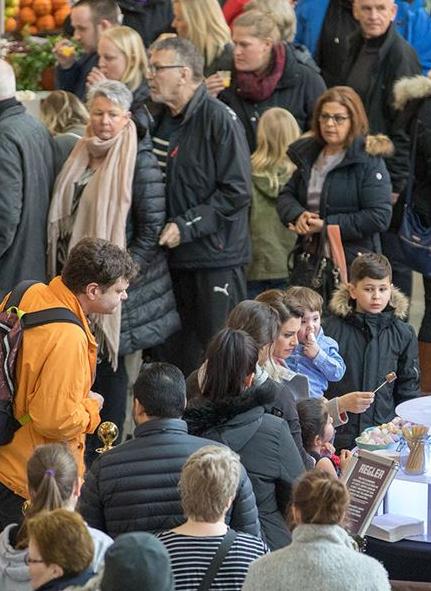 Köpcentrumet består av fackhandel inom beklädnad,