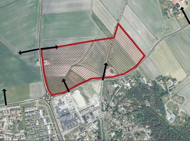 Det är osäkert var gränsen för bostadsområdet bör gå norrut då den med fördel samordnas med utbyggnadsområdet öster om Varbergsvägen för att ytterliggare förstärka entrépunkten.