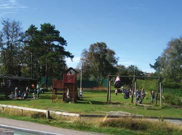 Tillgänglighet - parkering Sommartid kan det vara svårt att hitta parkeringsplats i Åsa till följd av antalet turister och badgäster.