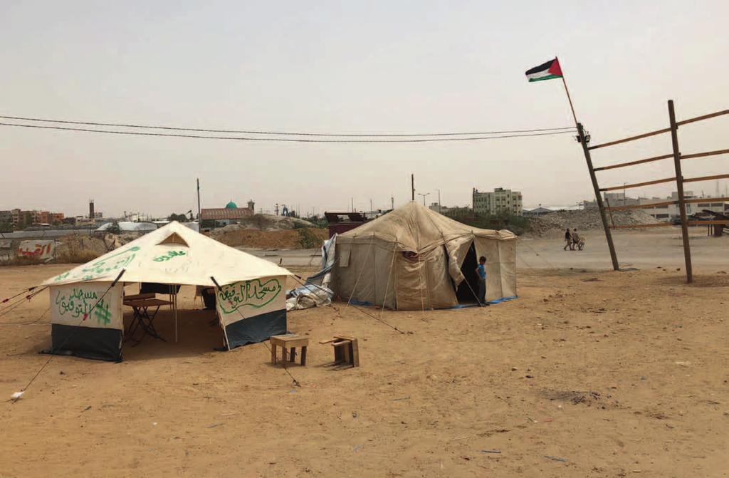 Foto: Anna Wester Vi vill leva utan ockupation och våld Gaza kämpar för frihet och rätten att återvända 14 På håll ser det ut som ett flykting läger.