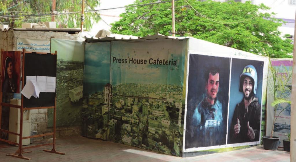 Målningar av Yassir Murtaja och Ahmed Abu Hassan på Press House i Gaza. Båda dödades under Återvändandemarschen.