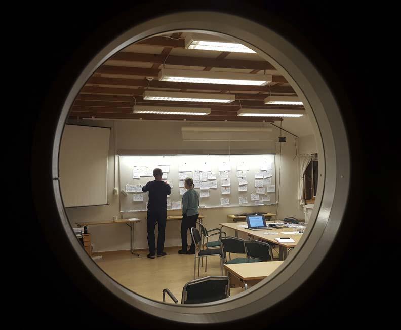 Flow i förvaltning och i utveckling av IT-system Personalresa Öland Exkursion i trädgården guidning om LONA-projekt vid Ölands Museum.