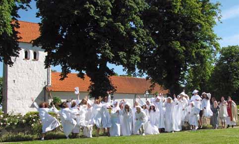 En plats där man kan få ställa alla frågor, kanske få svar - men framförallt lyfta upp viktiga frågor och börja tänka kring dem. Få samtala och fundera tillsammans med andra ungdomar och vuxna.