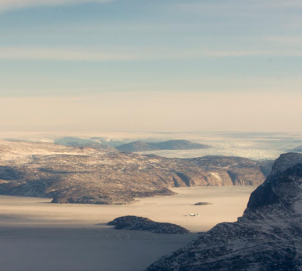 Vy över det grönländska landskapet nära Uummannaq, där klimatförändringarna märks tydligt på naturen. Foto: UN Photo/Mark Garten.