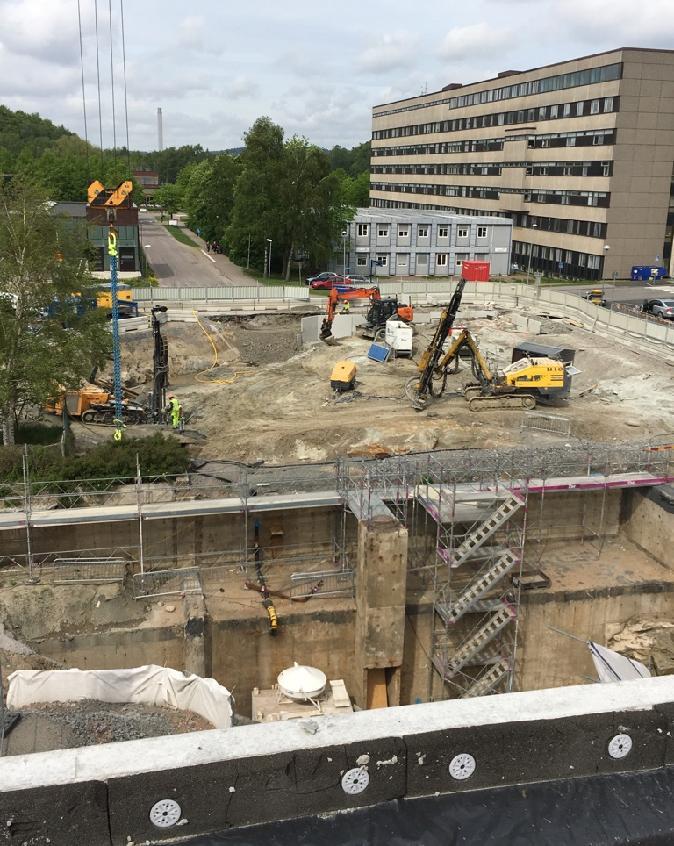 Avstängningarna gäller gångtrafikanter, cyklister och biltrafikanter med undantag för akuta transporter, till exempel ambulans med blåljus, då avbryts sprängningen.