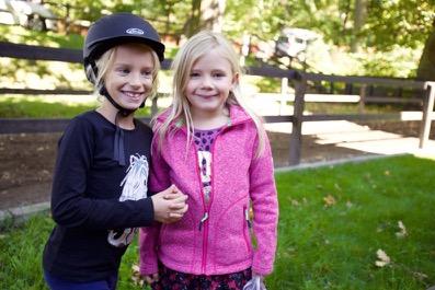 AKTIVITETER, PROJEKT OCH HÄNDELSER 2016 Meningsfull barn- och ungdomsverksamhet med fritidsledare och ungdomssektion Enskede Ridskola är en av åtta ridskolor i Stor-Stockholm som har förmånen att ha