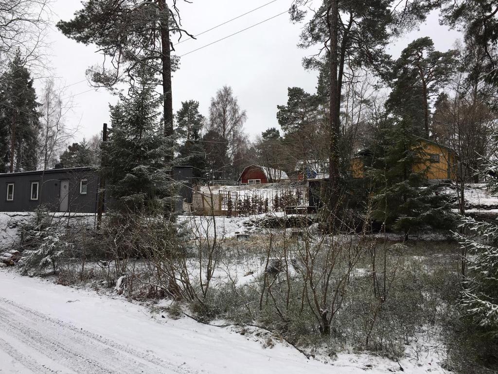 Bild 4: Bild på vårt hus sett från en annan vinkel, mot Skolvägen 11.