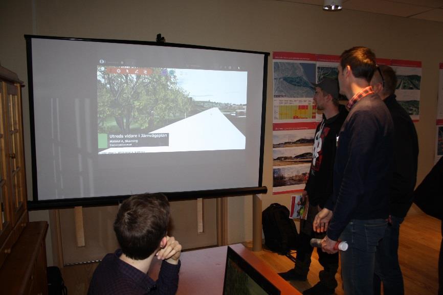 MINNESANTECKNINGAR 11 (13) Vid en av stationerna kunde besökarna studera illustrerande exempel för de olika alternativen i en VR-modell. 3.