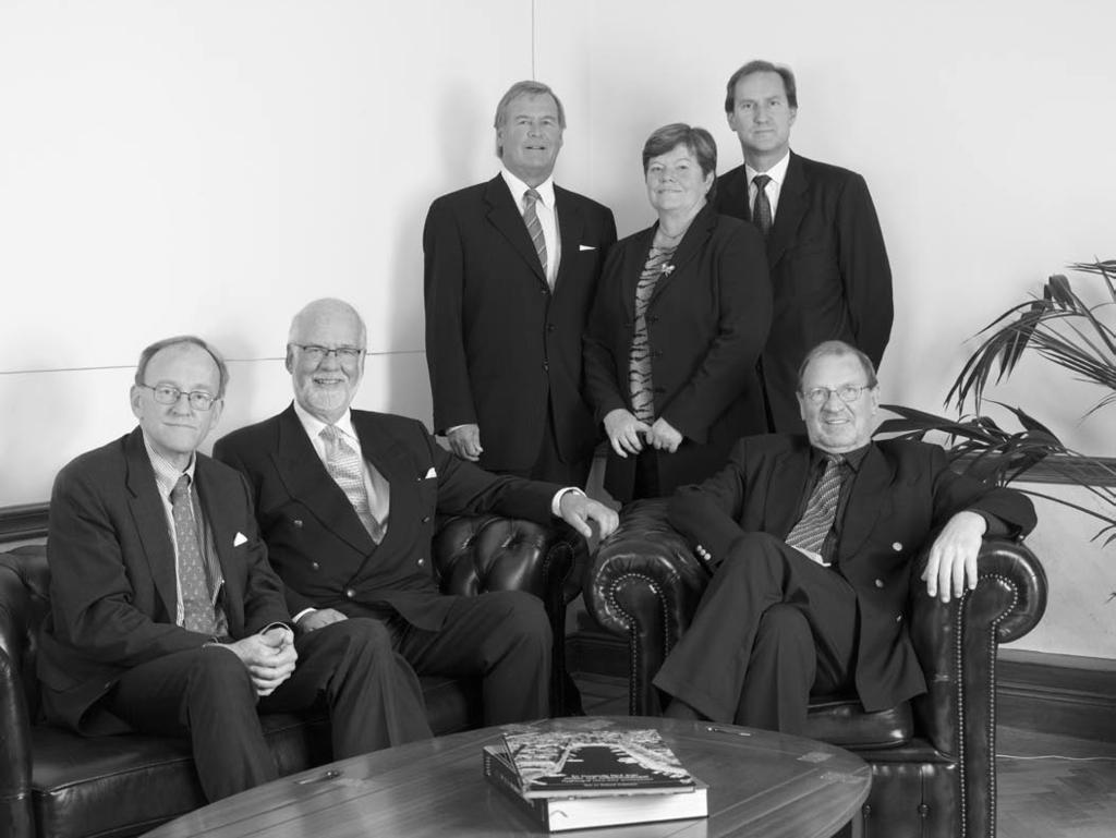 STYRE LSE Från vänster: Mats Guldbrand, Rolf Lundström, Eric Hielte, Karin Kronstam, Ulf Hedlundh och MatsOla Palm. MatsOla Palm Askim, f 1941. Ingenjör. Ordförande. Invald 2000.