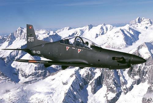 4.4 Pilatus Aircraft PC-21 Pilatus PC-21 är ett enmotorigt turbopropplan som är utvecklat som skolflygplan på avancerad nivå.