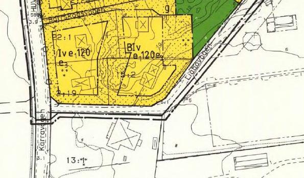 Mot bostadsbebyggelsen i väster finns en trädridå som bevaras för en tydlig gräns och skydd mellan bostäderna och campingen.
