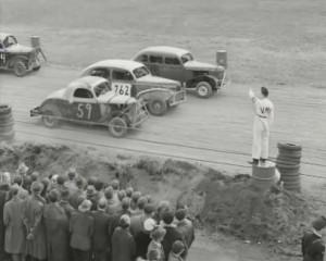 Stock Car i Handen på 50-talet Klart för start, nån gång i mitten på 50-talet Efter speedwayepoken på Södra Motostadion kom en ny gren av motorsport till Handen, Stock Car.