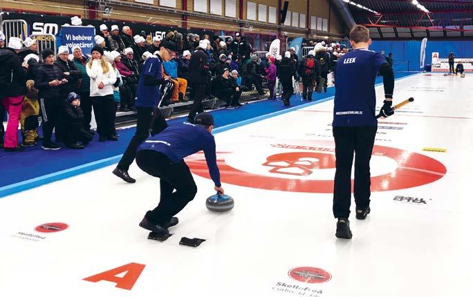 VM MIXED DUBBEL 2018 Sveriges lag med Camilla Noreen, Per Noreen och coach Peja Lindholm fick en fantastisk start på mästerskapet, på hemmaplan i Östersund, med tre raka vinster innan den första