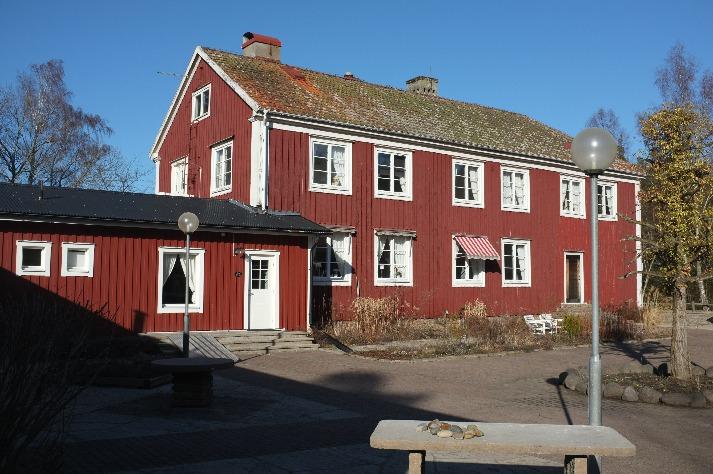 och kunnande som han förmedlar med stort intresse. Vi hade ju även jubileumsfest, Frögården dukade upp en god middag, lite sång och musik som Doris ledde.