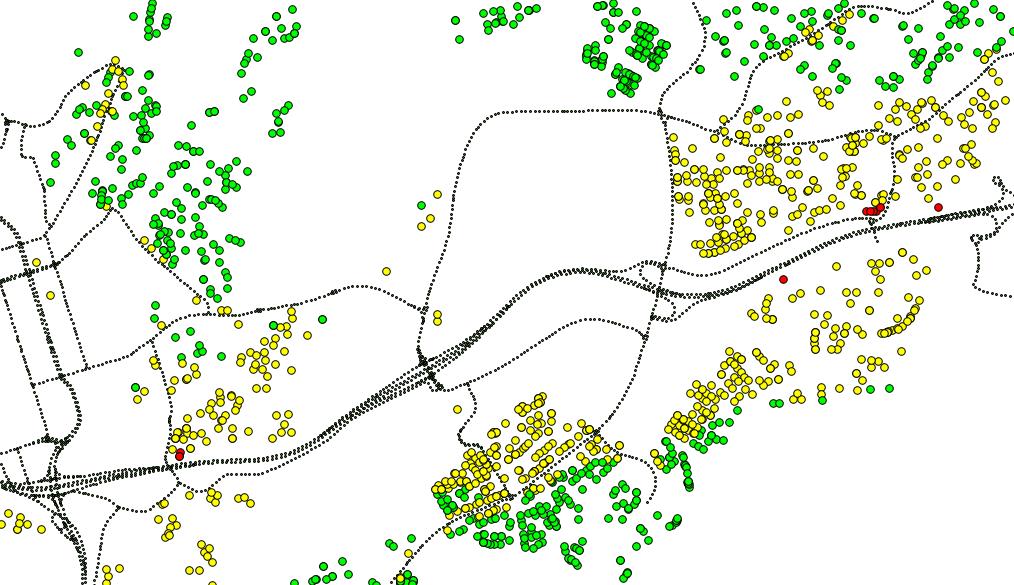 Figur 1: Exempel på beräkningsresultat från Borås, punktens färg anger: grön < 45 db, gul 45-60 db, röd > 60 db vägytan) antogs vara akustisk mjuk med några få undantag då det fanns en vattenyta