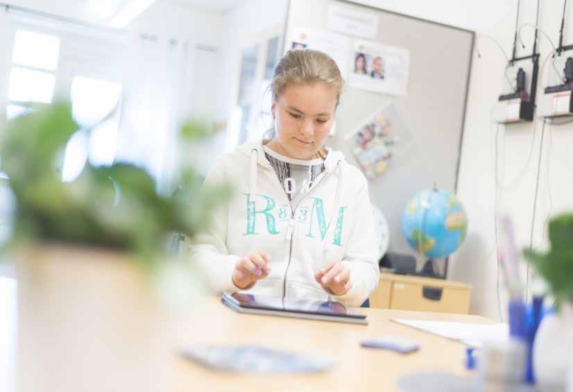 13 MAT OCH CAFÉ Du får lära dig att laga mat och baka samt grunderna i städning, tvätt, klädvård och hygien.