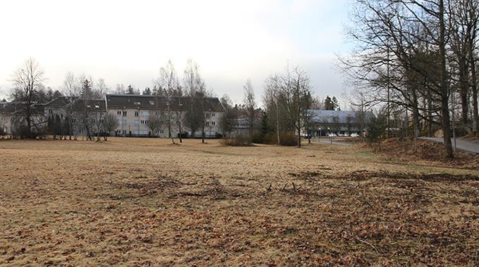 Kring befintlig bostadsbebyggelse byggs flerbostadshus/radhus samt villor och parhus.