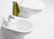 Om det vanliga rengöringsmedlet inte ger önskad effekt kan du använda Apotekets citron- eller vinsyra. Späd ut enligt anvisningarna och applicera vätskan i wc-skålen.