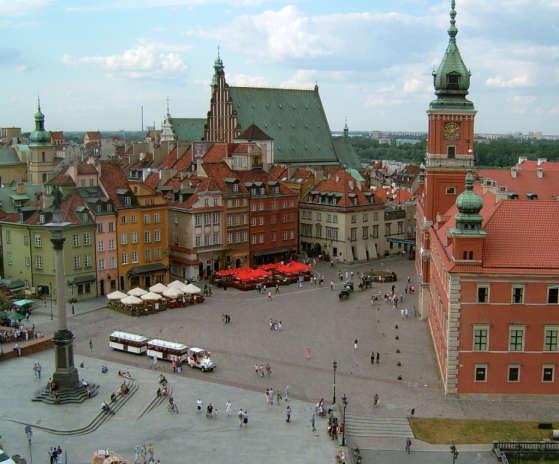 Folke Wedlin TURE SVENTON I WARSZAWA efter Åke Holmbergs berömda böcker Fortsättning från föregående nummer 7 Det roade Emanuel ofantligt, att privatdetektiv Sventon behandlade honom som en furste.
