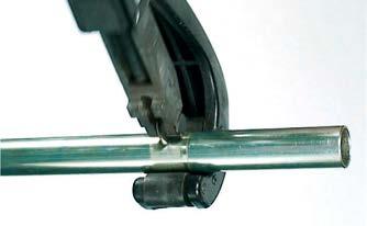 4 Tillverkning av pressförbindning med pressback, dimension 12 mm - 54 mm 1 Kapa röret rätvinkligt mot röraxeln med