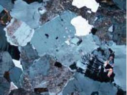 Slika 3.6 Granit, uzorak. Sastoji se od glavnog minerala kvarcita, tinjca i glinenca (uključujući i piroksen).