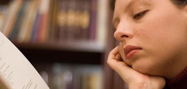 Skolbiblioteket på Dalsjöskolan Dalsjöskolan Augusti 2017 Att läsa böcker är både roligt och viktigt.
